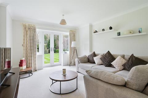 15 Beechfield, Banstead, SM7 3RG