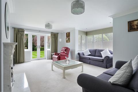 15 Beechfield, Banstead, SM7 3RG