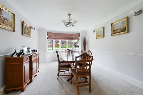 15 Beechfield, Banstead, SM7 3RG