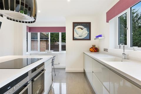 15 Beechfield, Banstead, SM7 3RG