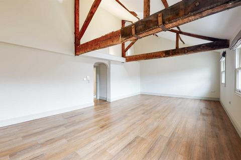 2 bedroom apartment to rent, The Square, Shrewsbury