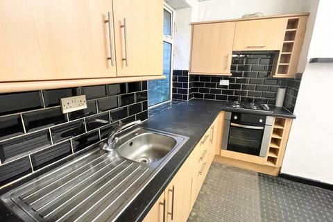 2 bedroom terraced house to rent, New Hey Road, Huddersfield, West Yorkshire, UK, HD3