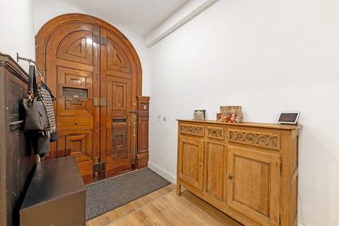 The Old Bank, 11 High Street, Warwick, CV34 4AP