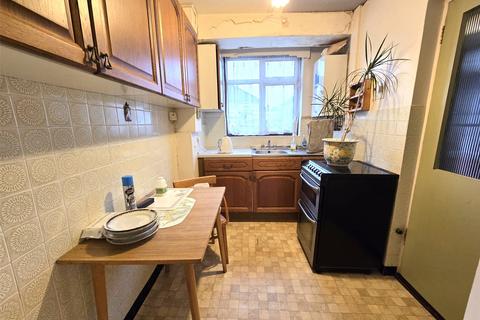 3 bedroom semi-detached house for sale, Kendal Drive, Slough, Berkshire, SL2
