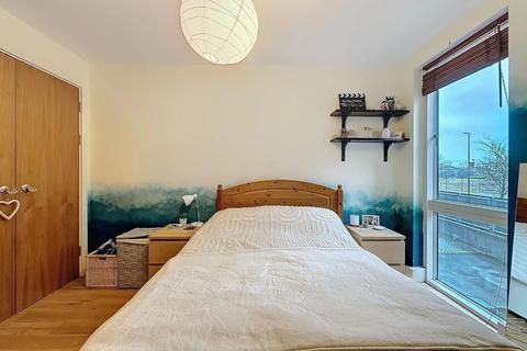1 bedroom apartment for sale, Falcon Drive, Cardiff, CF10