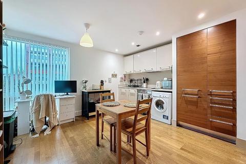 1 bedroom apartment for sale, Falcon Drive, Cardiff, CF10