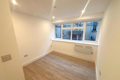 1 bedroom flat to rent, 22 Commercial Way, Woking GU21