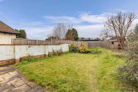 2 bedroom bungalow for sale, Woodlands Avenue, Surrey KT14