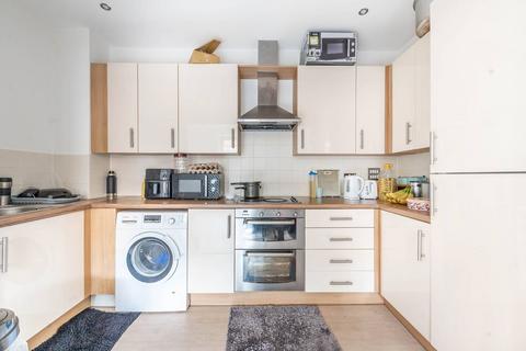 2 bedroom flat for sale, Lockhart Road, Watford, WD17