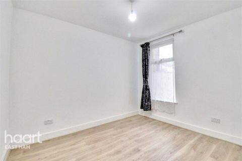 4 bedroom terraced house to rent, Outram Road, LONDON