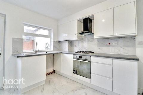 4 bedroom terraced house to rent, Outram Road, LONDON