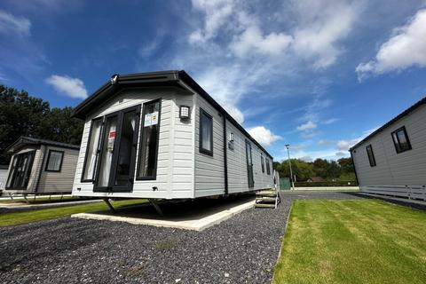 2 bedroom lodge for sale, Oaklands Leisure Park