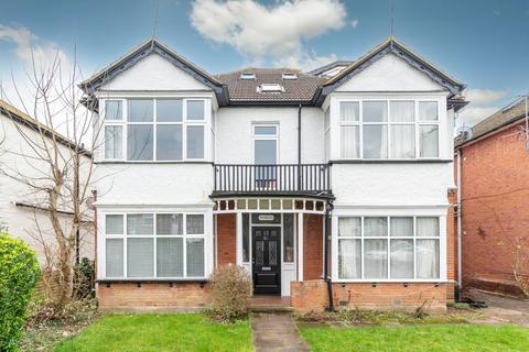 2 bedroom flat for sale, Devonshire Road, Hatch End, Pinner, HA5