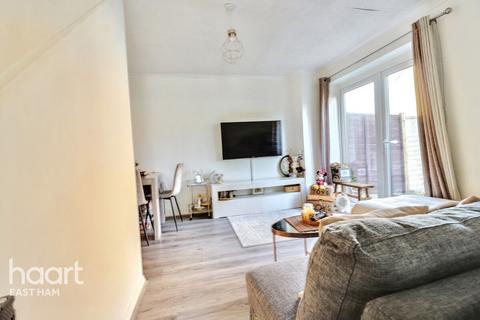 29 Canterbury Close, London, E6 5QU