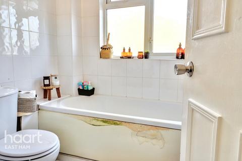 29 Canterbury Close, London, E6 5QU