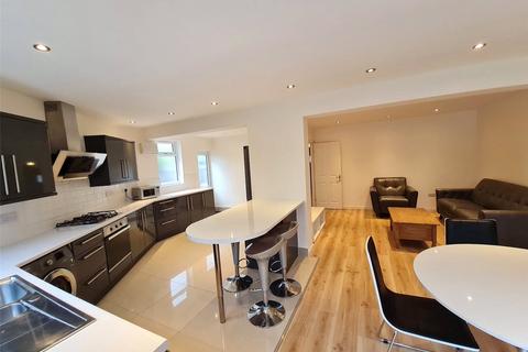 15 Walton Way, London, W3 0AW