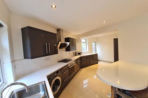 15 Walton Way, London, W3 0AW