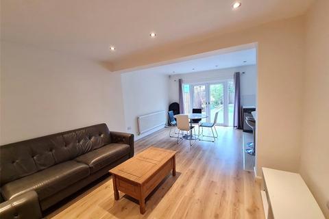 15 Walton Way, London, W3 0AW