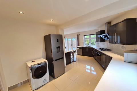 15 Walton Way, London, W3 0AW