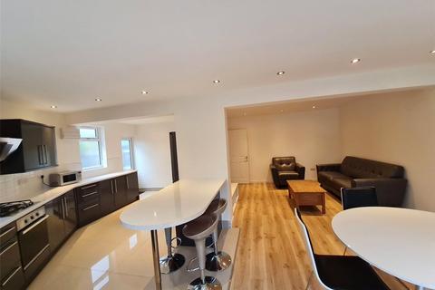 15 Walton Way, London, W3 0AW