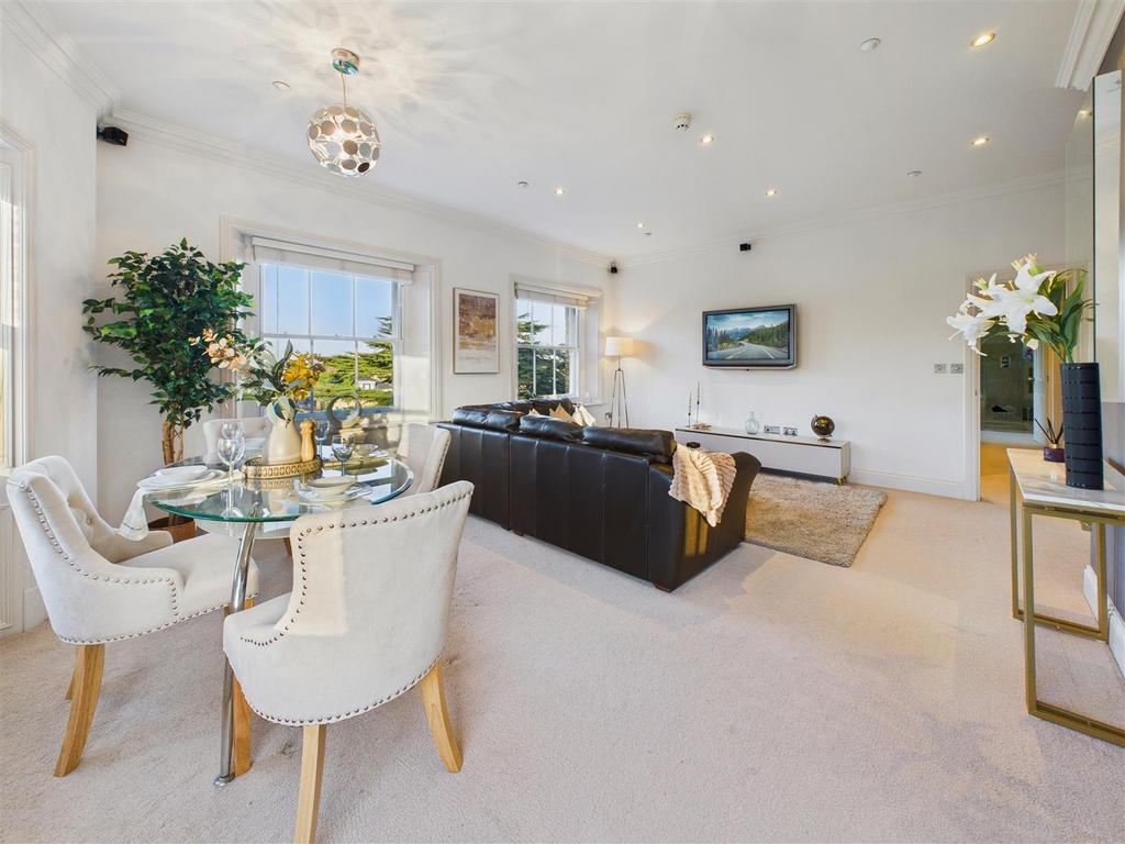 Spacious Living/Dining Room