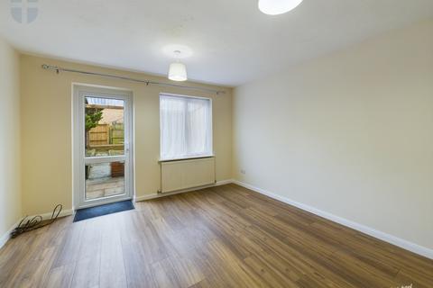 2 bedroom end of terrace house to rent, Langstone Close, Aylesbury, Buckinghamshire