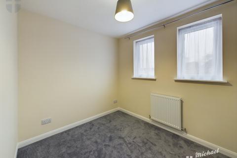 2 bedroom end of terrace house to rent, Langstone Close, Aylesbury, Buckinghamshire