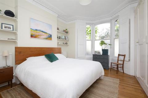 2 bedroom flat for sale, Osborne Road, London