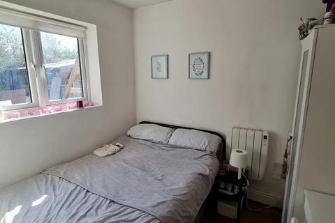 3 bedroom ground floor flat to rent, 7 St Mary Road, Walthamstow E17