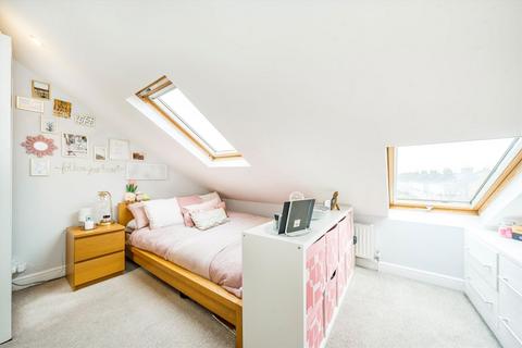 3 bedroom flat to rent, Haydons Road, London SW19