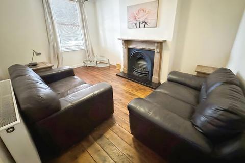 3 bedroom terraced house to rent, Perrygate Avenue, Manchester, Greater Manchester, M20