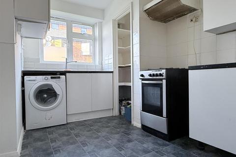 2 bedroom flat to rent, Ellerslie Gardens, London