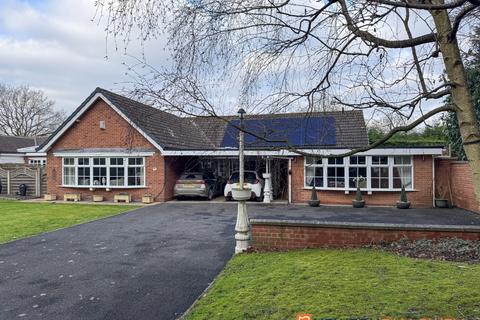 3 bedroom detached bungalow for sale, Top Street, 8 NG23