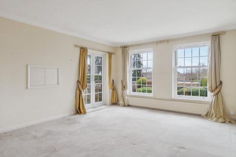 3 bedroom flat for sale, Orchehill Rise, Gerrards Cross, Buckinghamshire