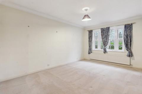 3 bedroom flat for sale, Orchehill Rise, Gerrards Cross, Buckinghamshire