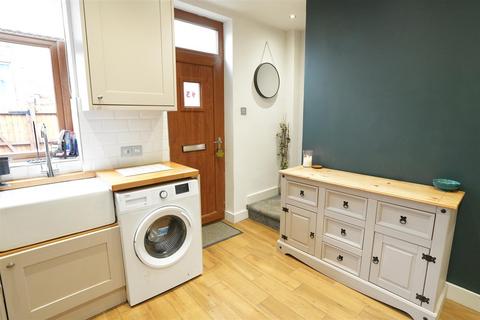 43 Ashfield Road, Greetland, Halifax, HX4 8HY