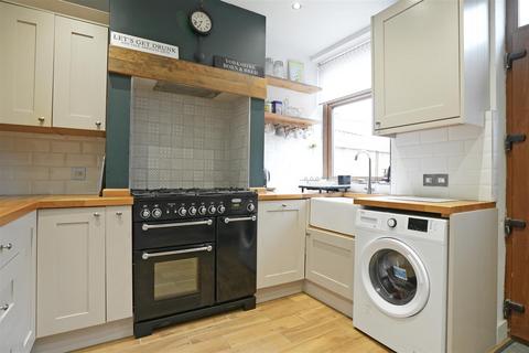 43 Ashfield Road, Greetland, Halifax, HX4 8HY