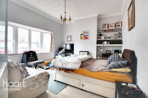 3 bedroom end of terrace house for sale, Idmiston Road, Stratford