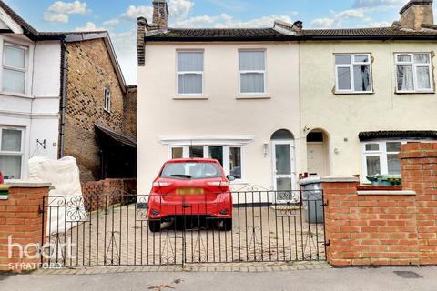 3 bedroom end of terrace house for sale, Idmiston Road, Stratford