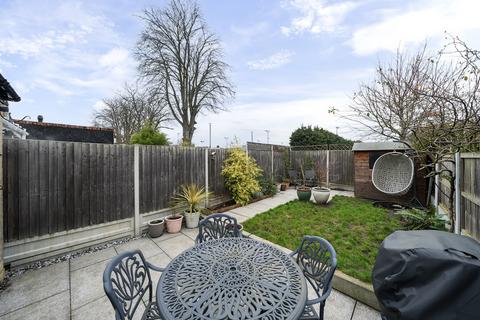 23 Couthurst Road, London, SE3 8TN