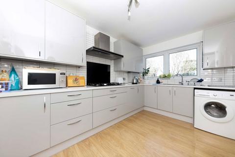 2 bedroom flat to rent, Holders Hill Road, London NW4