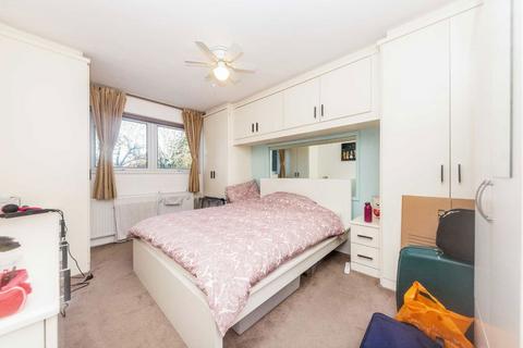 2 bedroom flat to rent, Holders Hill Road, London NW4