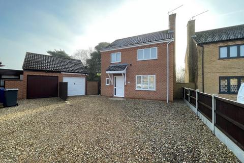 3 bedroom detached house to rent, Broom Walk, Beck Row IP28