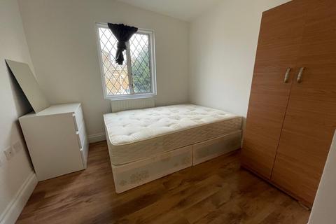 Studio to rent, Room 5, Villiers Road, Dollis Hill, NW2