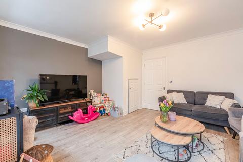 11 Campbell Close, Byfleet, West Byfleet, KT14 7AW
