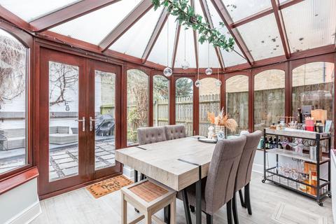 11 Campbell Close, Byfleet, West Byfleet, KT14 7AW