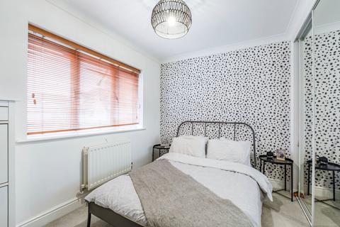 11 Campbell Close, Byfleet, West Byfleet, KT14 7AW