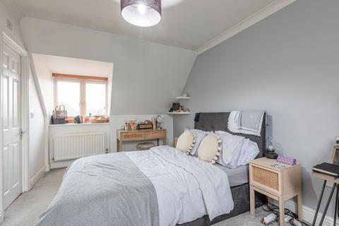 11 Campbell Close, Byfleet, West Byfleet, KT14 7AW