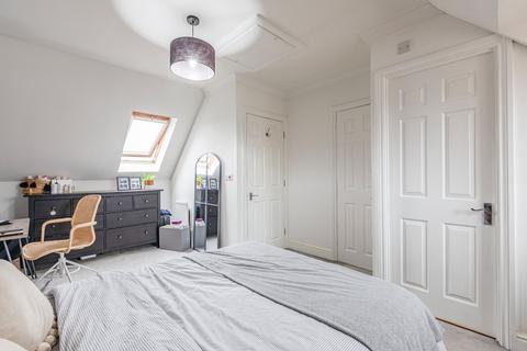 11 Campbell Close, Byfleet, West Byfleet, KT14 7AW
