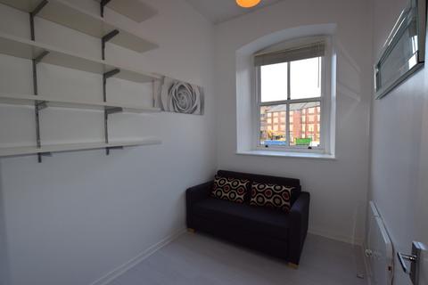 2 bedroom apartment to rent, Flyboat House, Victoria Quays